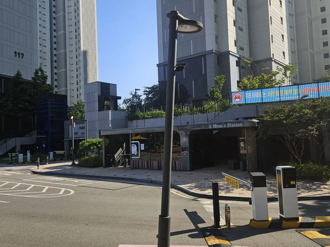 오산 더샵파크시티 가로등 파손 전