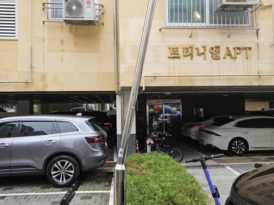 송파 단지 내 도로 가로등 기둥 파손 전